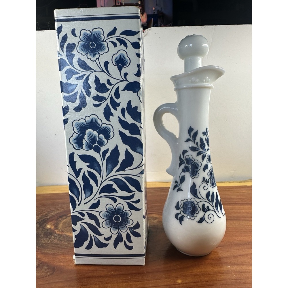 Vintage Avon Delta Blue Decanter Pitcher Sonnet Foaming Bath Oil NOS‎ 5fl Oz.